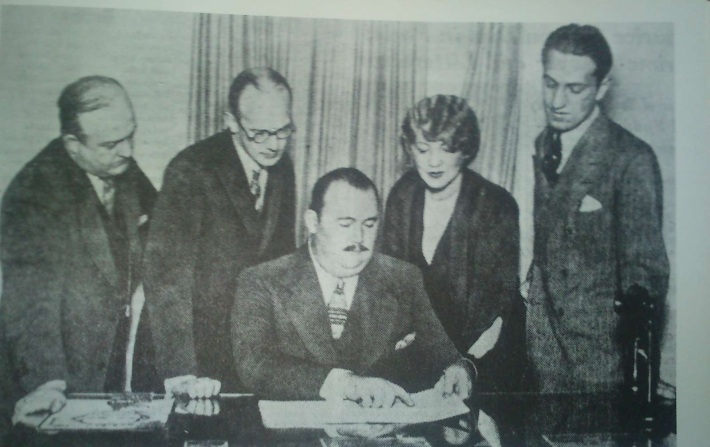 De izquierda a derecha, Ferde Grofé, Deems Taylor, Paul Whiteman, Blossom Seely y George Gershwin, 1925.